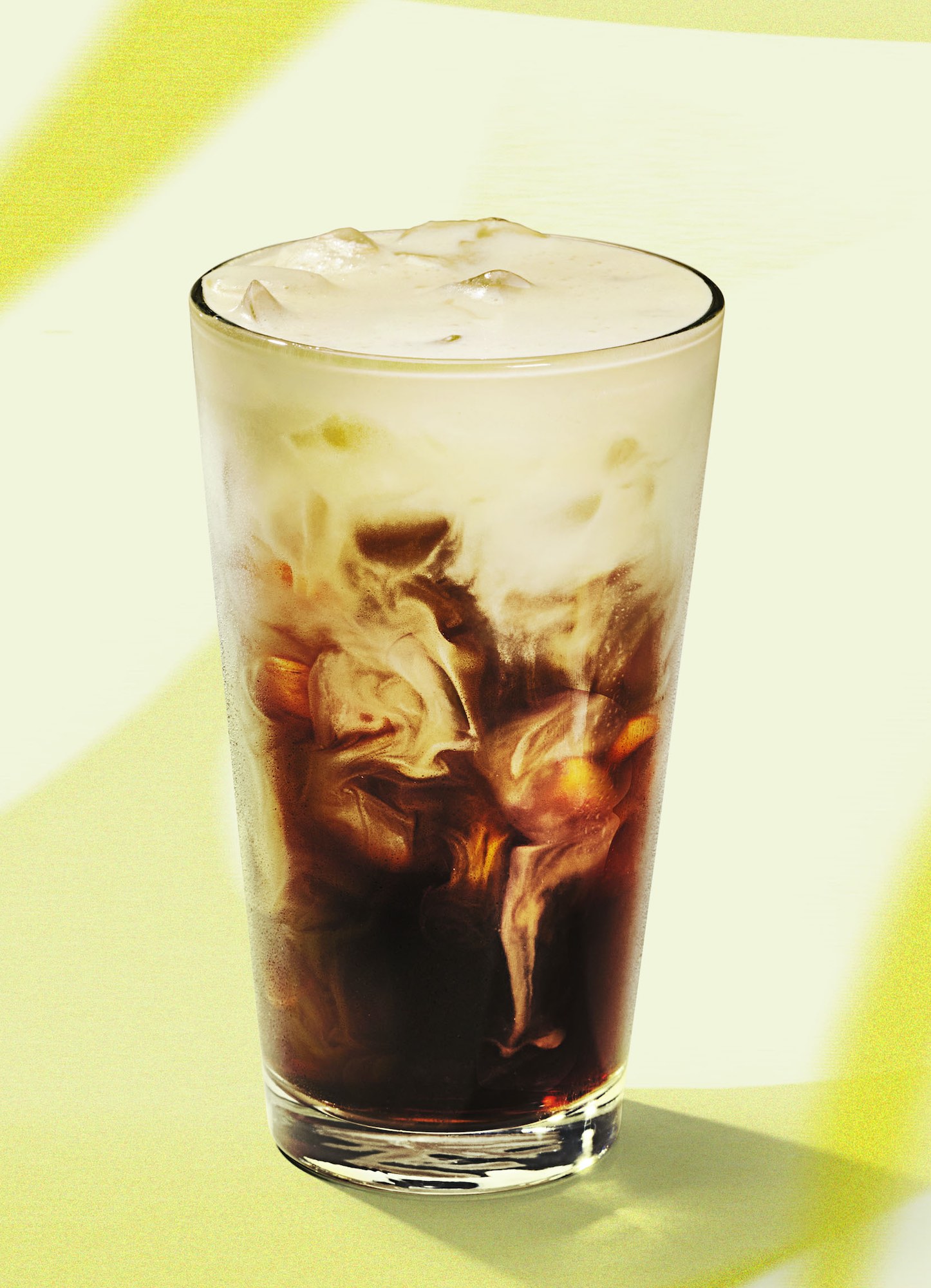 Sbux_Reserve_Oleato_Cold_Brew_LightPattern
